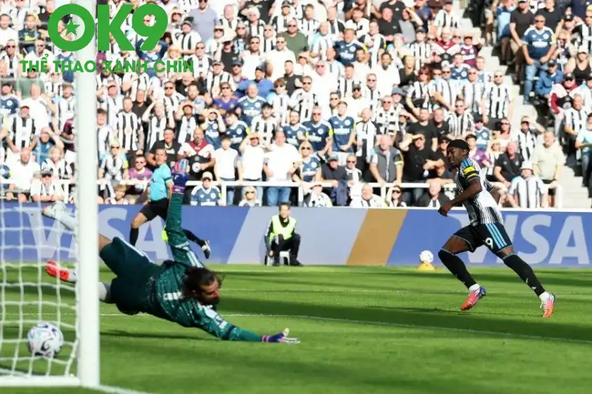 Elanga ghi bàn mở tỷ số trong trận gặp LIverpool
